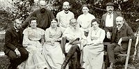 «Ничего, кроме игры всякого рода и жранья. Отвратительно»
