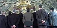 Кто сшил костюм